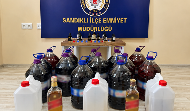 Afyon’da sahte alkol operasyonu: Şişeler, kitler ve hammaddeler ele geçirildi