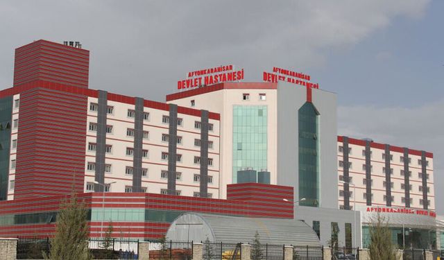 Afyon’da hastane bahçesinde kavga: “Doktorun burnu kırıldı” iddiası!