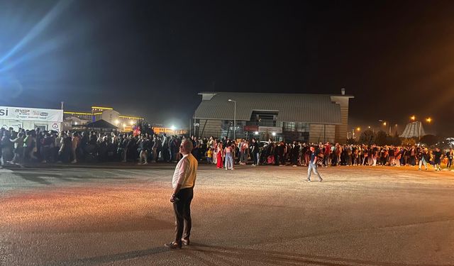 Afyon’da herkes buraya geliyor: Kuyruğun sonu görünmüyor, gelen yollar tıkandı!