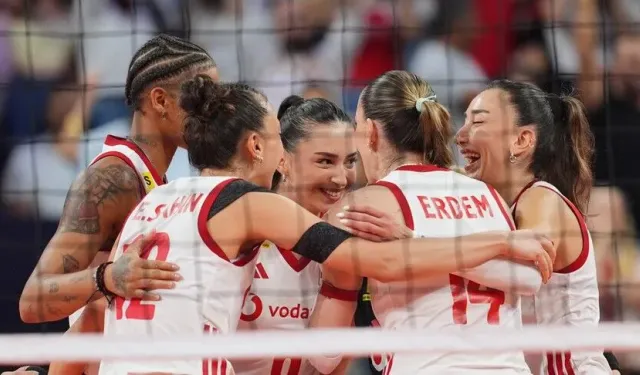 A Milli Kadın Voleybol Takımı Avrupa Şampiyonası'nda Finalde: Sırbistan'ı 3-0 Yendi!
