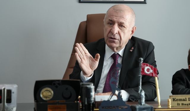 Zafer Partisi Genel Başkanı Ümit Özdağ, Afyon'da yeni il binasını ziyaret etti