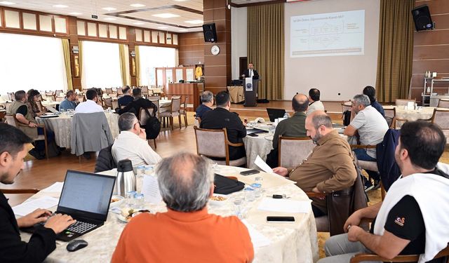 AKÜ’de yapay zekânın eğitimdeki fırsatları ve riskleri ele alındı: Üretilen bilgilerin kaynakları kontrol edilmeli
