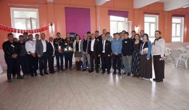 Bergama'da "Genç Güç Atölyesi" Açıldı: Öğrenciler Telefon Oyunlarından Uzay İstasyonuna Uzanan Yolculuğa Çıktı