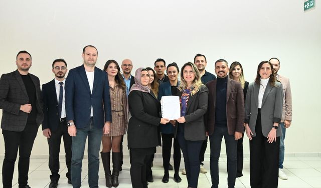 Afyon Barosu Başkanı Göktürk mazbatasını teslim aldı