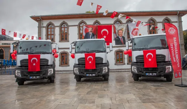 Afyon Belediyesi'ne 3 yeni temizlik aracı kazandırıldı: "Gelecek nesillere daha yaşanabilir bir yer bırakacağız”