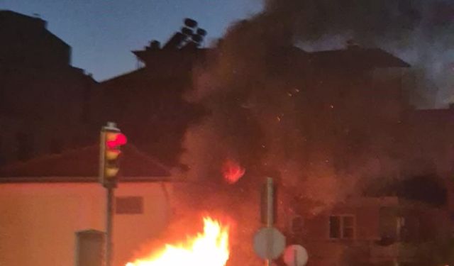 Seyir Halindeki Otomobil Alev Topuna Döndü: Sürücü Son Anda Kurtuldu