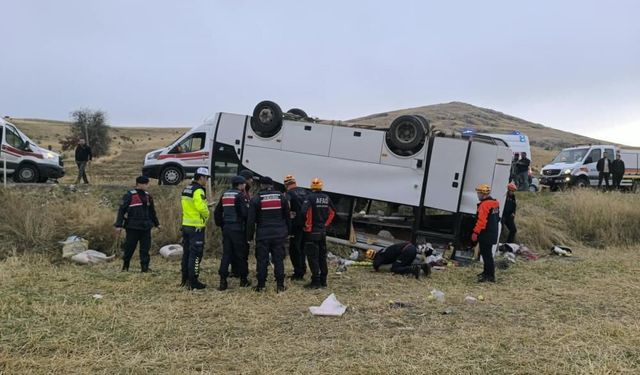 Afyon'daki midibüs kazasında korkutan gelişme! Bazı yaralıların durumu ciddi