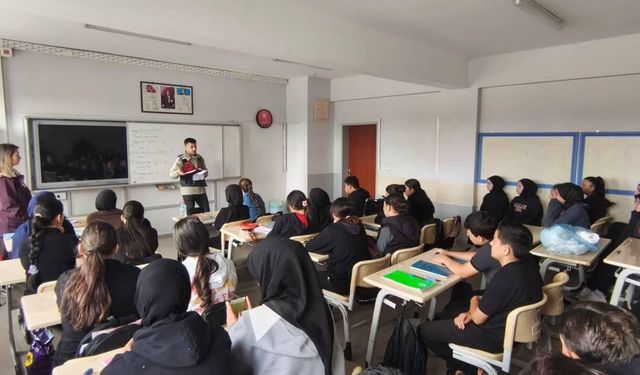 Afyon'da jandarmadan 6 ilçede siber güvenlik eğitimi! 771 kişiye ulaşıldı