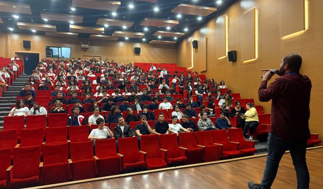 Afyon'da 15 lisede 2 bin 700 öğrenciye ulaşıldı