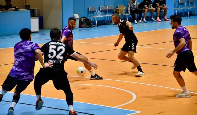 Afyon'da futsalın şampiyonu belli oldu! Üç takım kürsüye çıktı