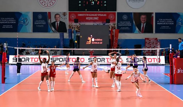 Afyon'da Sultanlar Ligi heyecanı! Yüntaş ile Aras Kargo kozlarını paylaştı
