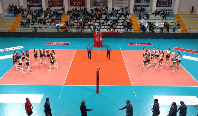 Afyon Belediye YÜNTAŞ, Bursa deplasmanında set alamadı! 3-0 mağlup oldu