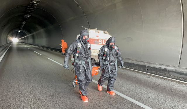 Afyon'da Karahisar Tüneli'nde acil durum alarmı! 55 personel, 17 araç sahadaydı