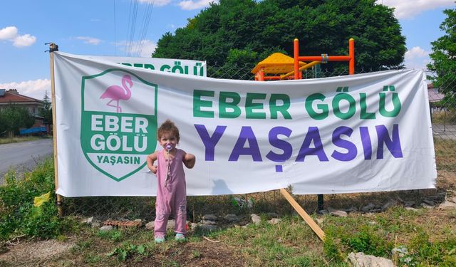 Kız çocukları "Eber Gölü Yaşasın!" çağrısı yaptı