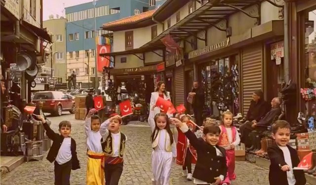 Afyon Bahçeşehir Koleji öğrencilerinden Cumhuriyet Bayramına özel video: ”Yazıyor, yazıyor, Cumhuriyet ilan edildi!"