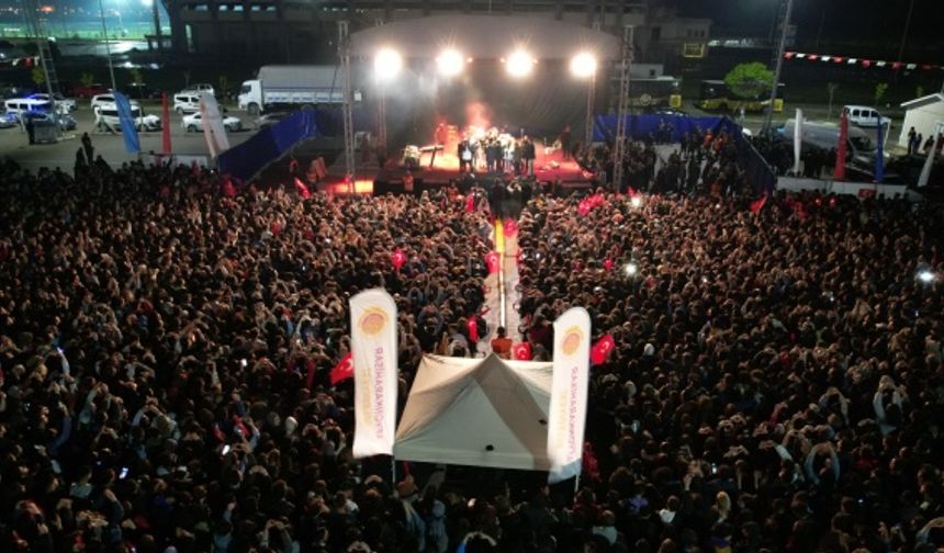 Afyon'da Gripiz konseri: Binlerce kişi geldi!