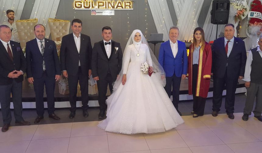 İYİ Partili Mısırlıoğlu kızı Merve’yi evlendirdi: Siyaset dünyası bu düğünde buluştu