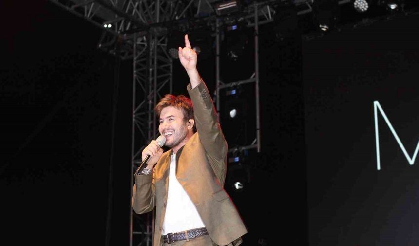 Bilecik’te Mustafa Ceceli ve Öykü Gürman konserinde neler yaşandı?