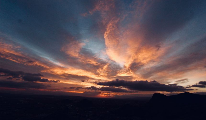 Afyon’da Gizemli Gökyüzü