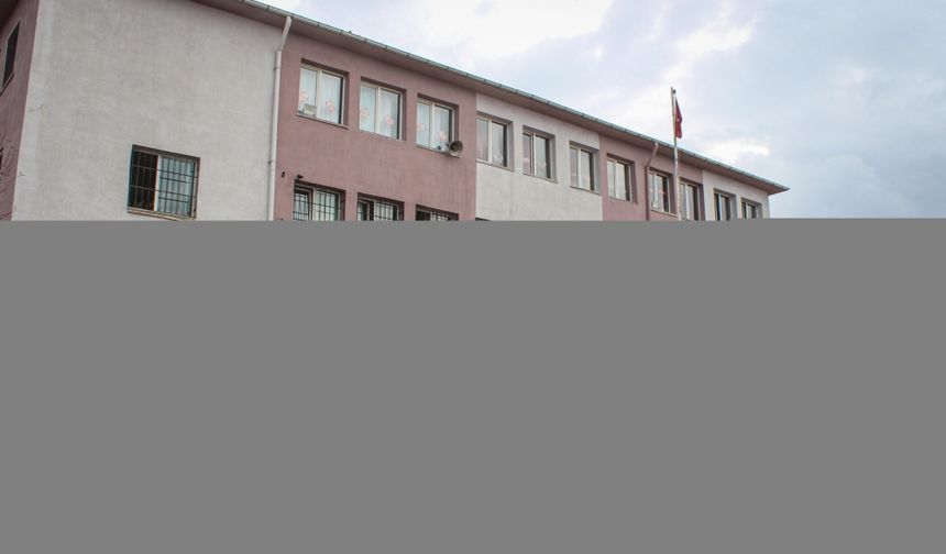 Uşak'ta bir okulda korkutan yangın