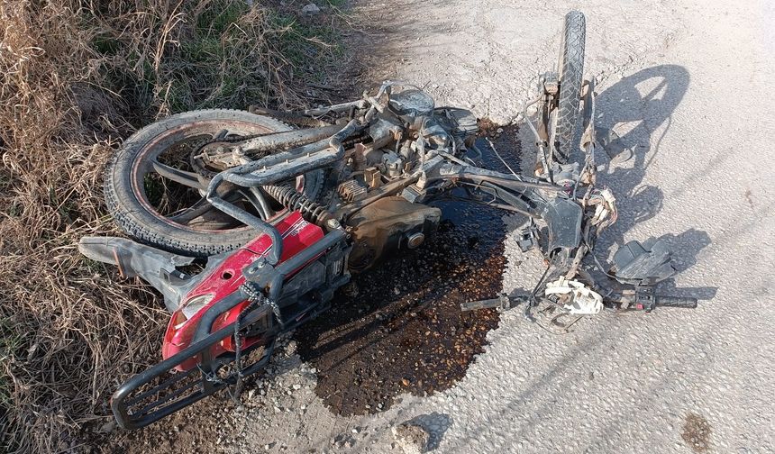 Afyon'da benzinlikten çıkan motosiklete otomobil çarptı: Ağır yaralı!