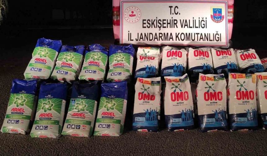Eskişehir'de piyasaya sahte ve kaçak deterjanları sürmeye hazırlanan şahıs yakalandı