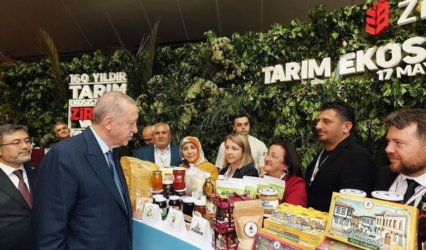 Cumhurbaşkanı Erdoğan Osmaneli’nin yöresel ürünlerini tattı