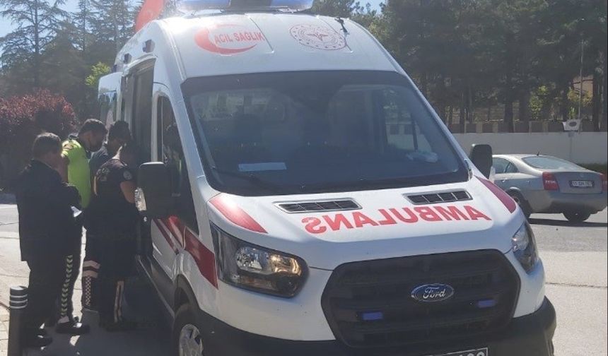 Motosikletin çarptığı kişi yaralandı