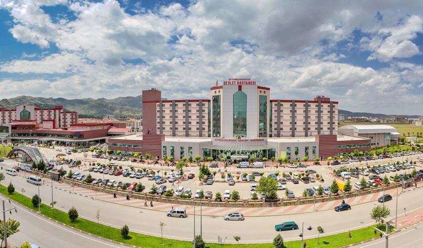 Afyon’da Devlet Hastanesi’ne ikinci dalga operasyon: Doktorların da aralarında olduğu yaklaşık 15 gözaltı