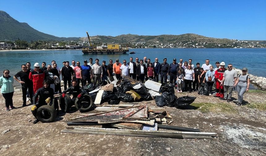 Bodrum'da deniz ve kıyı temizliği yapıldı: 2 ton atık toplandı