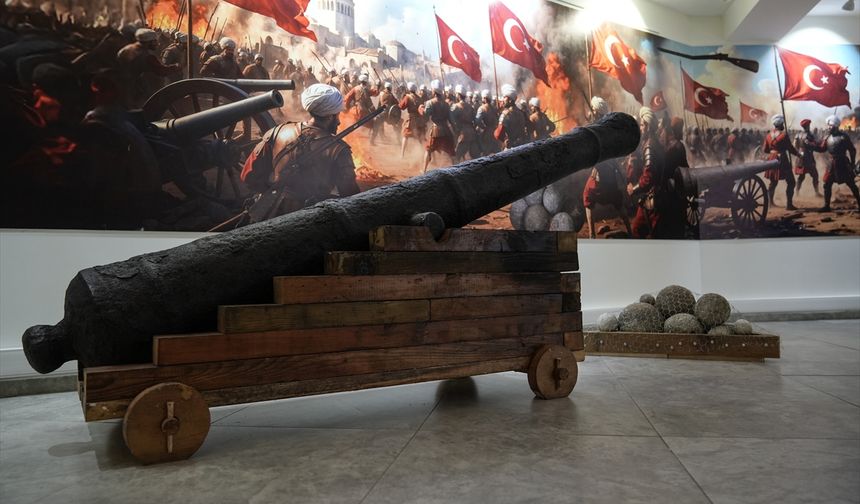 İzmir'de "Taş Baltadan Silahlı İnsansız Hava Aracı'na" temalı sergi ziyarete sunuldu