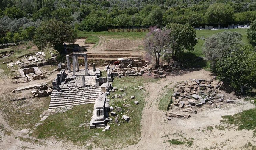 Lagina Hekate Kutsal Alanı’nda Tarihi Kazılar: Giriş Kapısı ve Dükkanlar Ortaya Çıkıyor