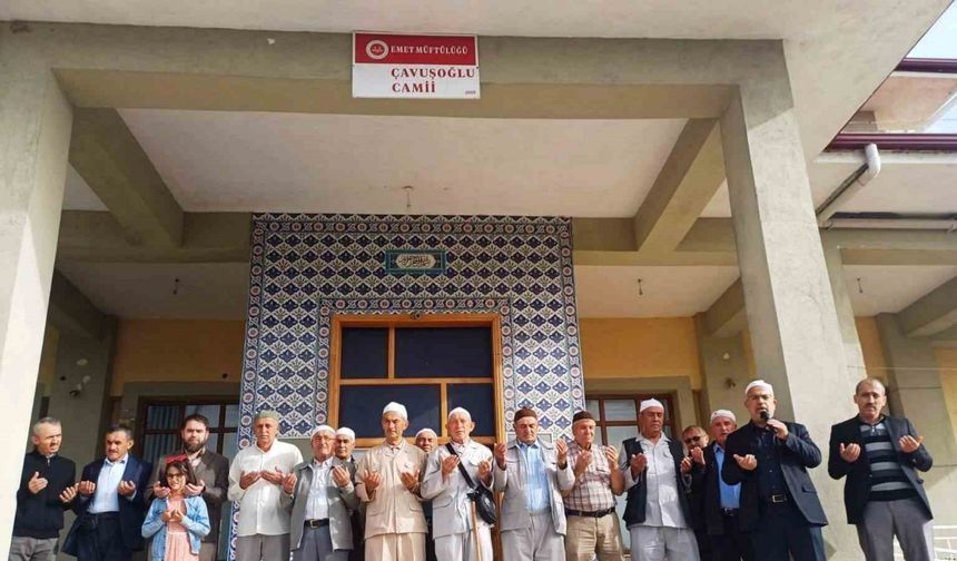Emet’ten 29 hacı adayı kutsal topraklara dualarla uğurlandı