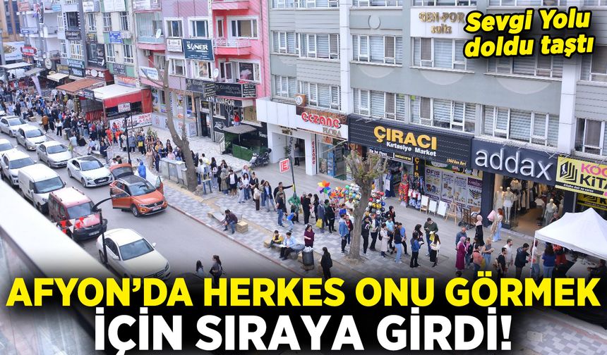 Afyon’da görülmemiş izdiham: Caddeler doldu taştı, insanlar onu görmek için sıraya girdi!