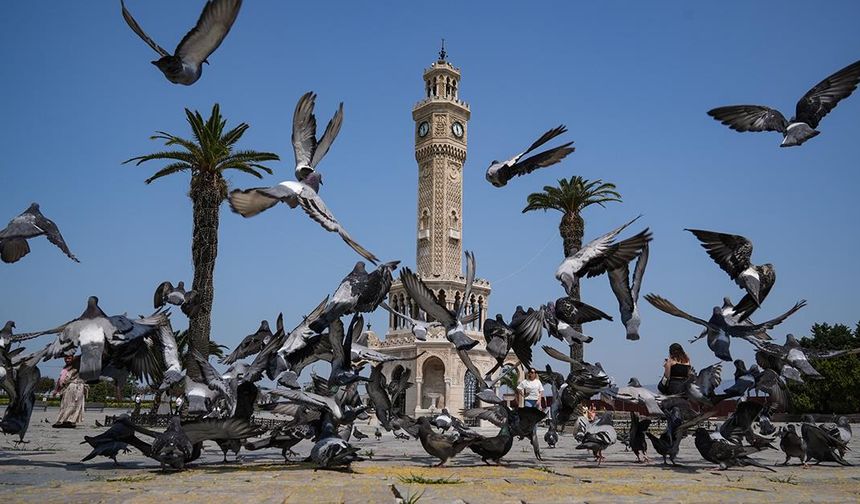 İzmir'de kent merkezinde bayram sessizliği hakim