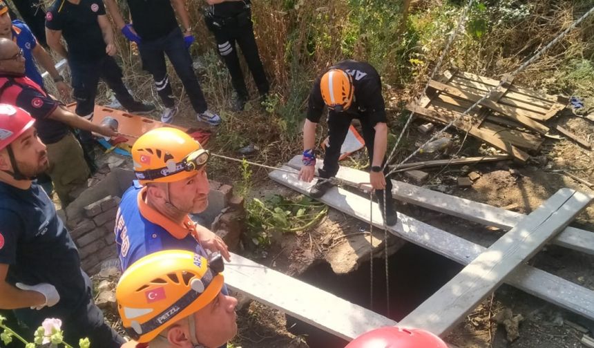 İzmir'de kuyuya düşen anne ve 2 çocuğu kurtarıldı