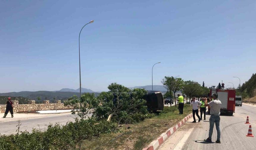 Bilecik’te Otomobil Takla Attı: 3’ü Çocuk 5 Yaralı