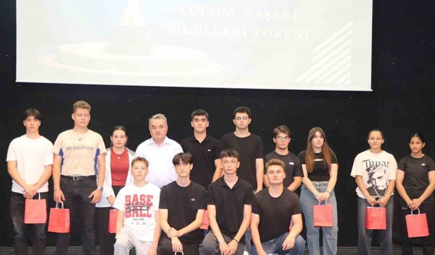 Bozüyük’te Başarılı Sporcular Ödüllerini Aldı