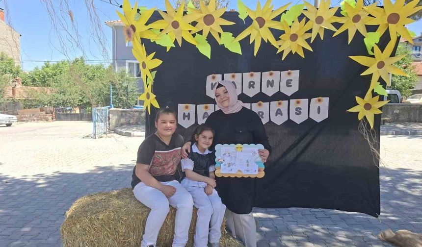 Hisarcık’ta Saman Balyalı Karne Panosu İlgi Odağı Oldu
