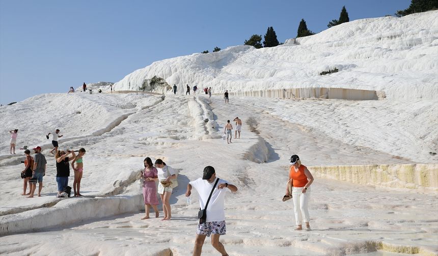 Pamukkale Bayramda Ziyaretçi Akınına Uğradı