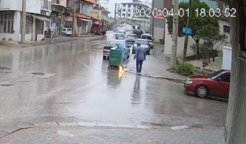 Cep Telefonu Bataryası İşletmecinin Elinde Patladı: O Anlar Kamerada