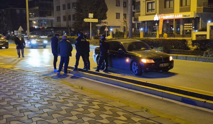 Bisikletli kadına otomobil çarptı: Kadın hastaneye kaldırıldı!