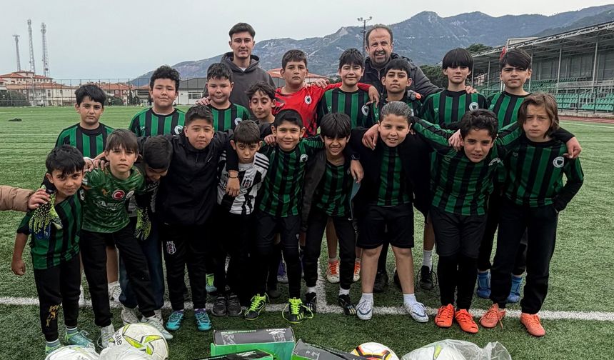 Buldan'da Anlamlı Destek: 3. Lig'deki Genç Futbolcu Yetiştiği Kulübünü Unutmadı