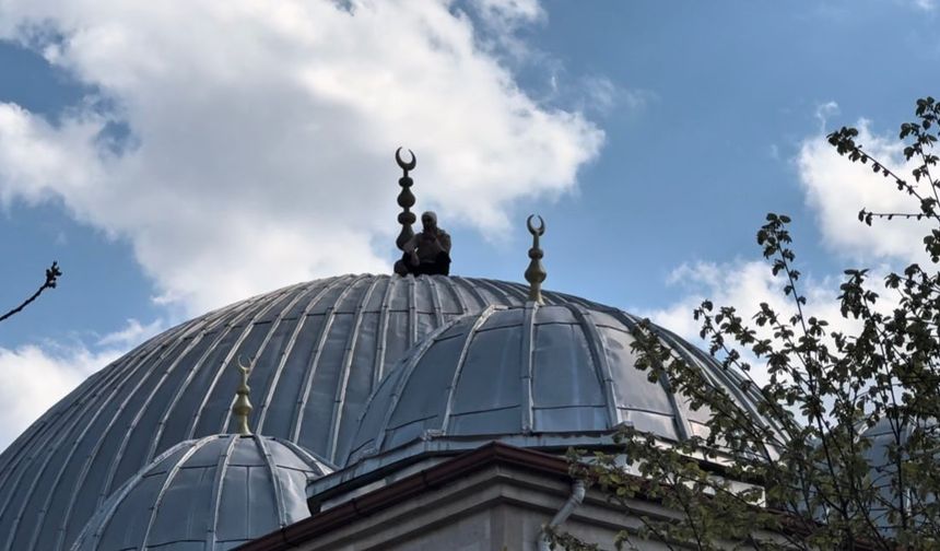 Pamukkale'de Camide Gerilim: 2 Saatlik İkna Sonucu Çatıdan İndirildi