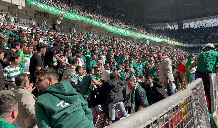 Eskişehir'de Ankara Demirspor-Bursaspor Maçında Taraftar Kavgası: Polis Müdahale Etti