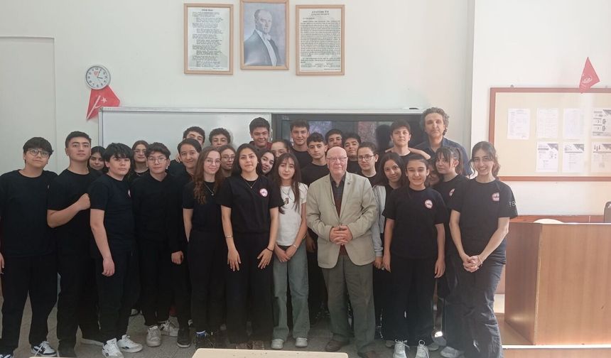 Afyon Lisesi'nde Sanat ve Edebiyat Rüzgarı: Usta İsimler Öğrencilerle Buluştu