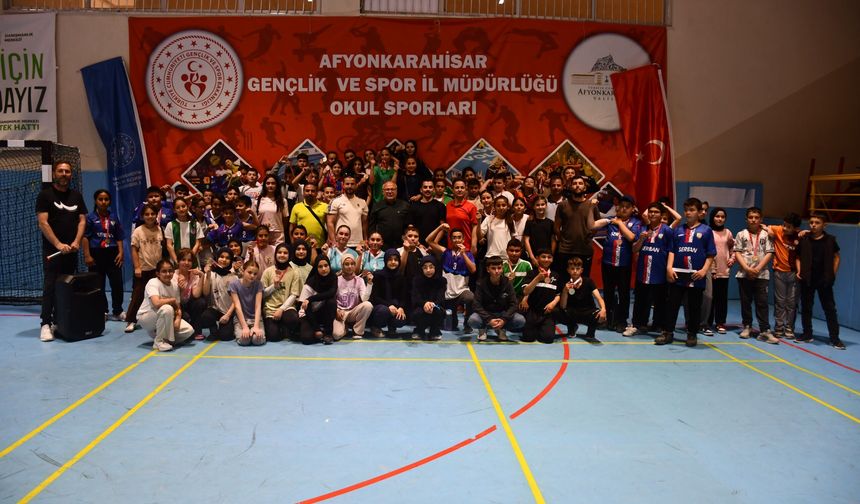 Afyon’da Bilek Güreşi müsabakaları tamamlandı: Dereceye giren sporculara ödülleri verildi