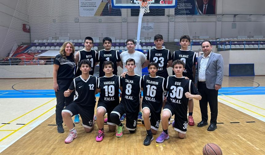 Kamil Miras Anadolu Lisesi Basketbolda Namağlup Şampiyon!