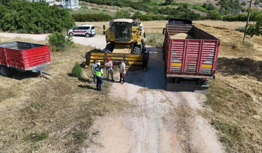 Bilecik'te Jandarmadan Çiftçilere Hasat Dönemi Uyarısı: "Su Tankeri Bulundurun"