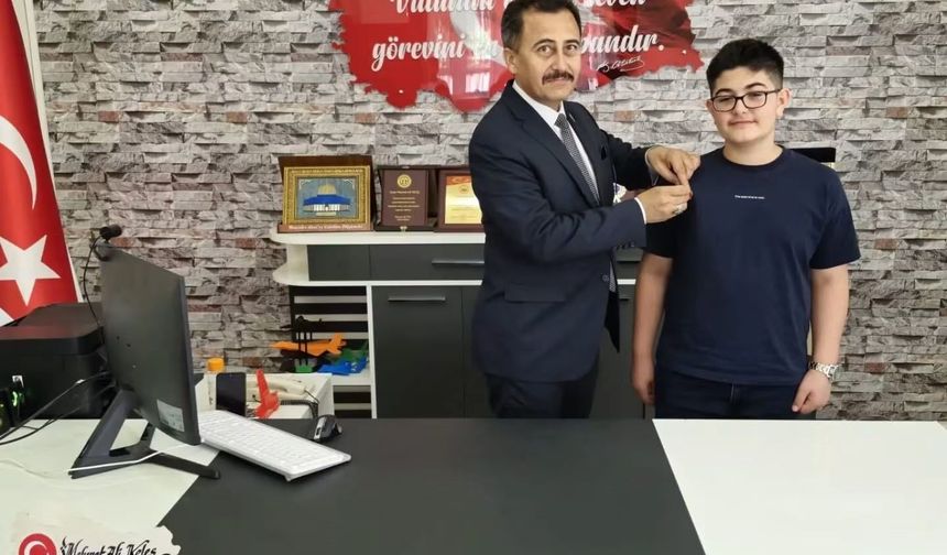 Bolvadin'de LGS Şampiyonuna Çeyrek Altın Ödülü